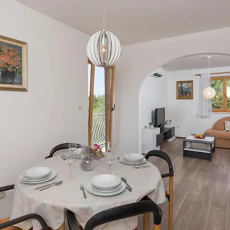 2 Bedroom Apartment With Balcony