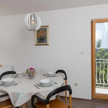 Διαμέρισμα 2 Bedroom Apartment With Balcony