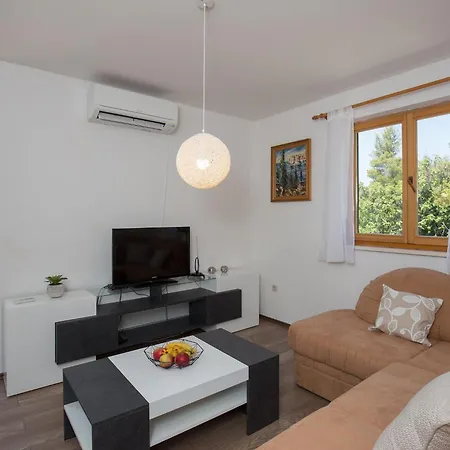 2 Bedroom Apartment With Balcony Apartment *