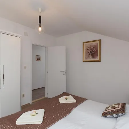 2 Bedroom Apartment With Balcony Sipanska Luka (Sipan)