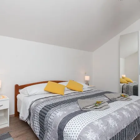 2 Bedroom Apartment With Balcony * Sipanska Luka (Sipan)